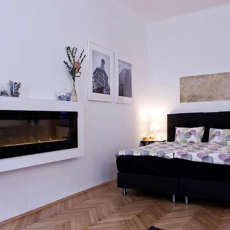 Prague Center Apartment With Fireplace Luaran gambar